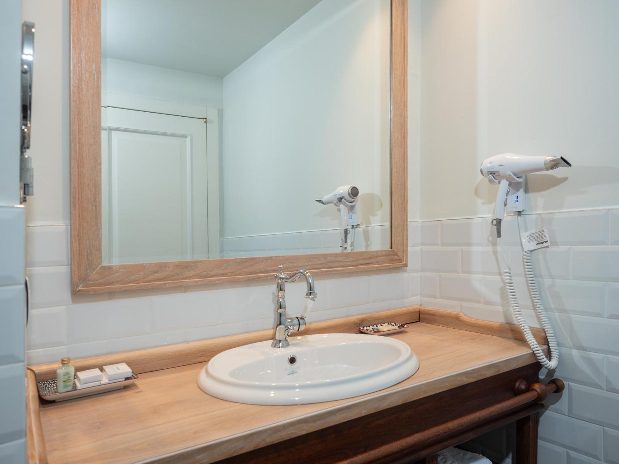 Ebel Boutique Hotel Tiranë Ngoại thất bức ảnh