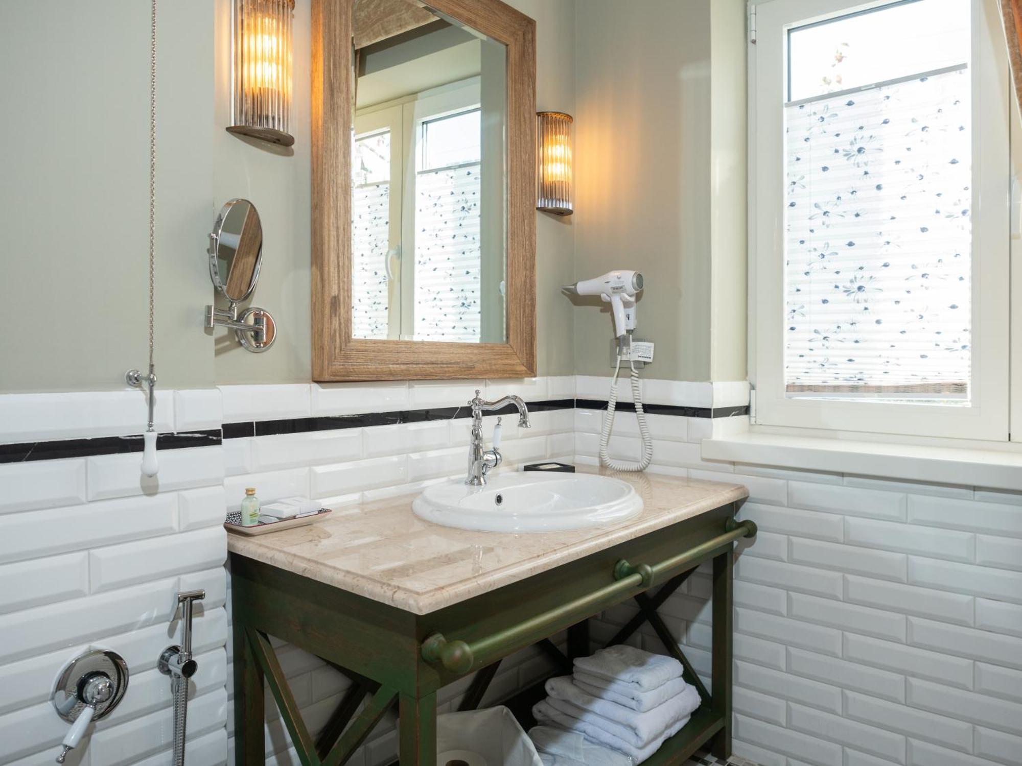Ebel Boutique Hotel Tiranë Ngoại thất bức ảnh
