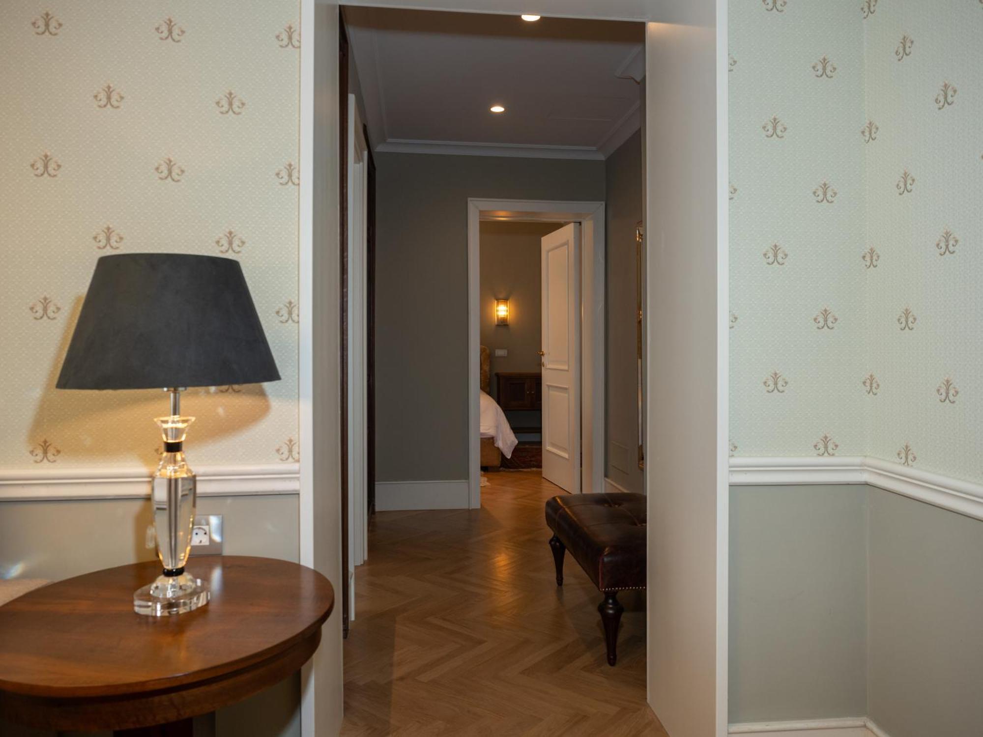 Ebel Boutique Hotel Tiranë Ngoại thất bức ảnh