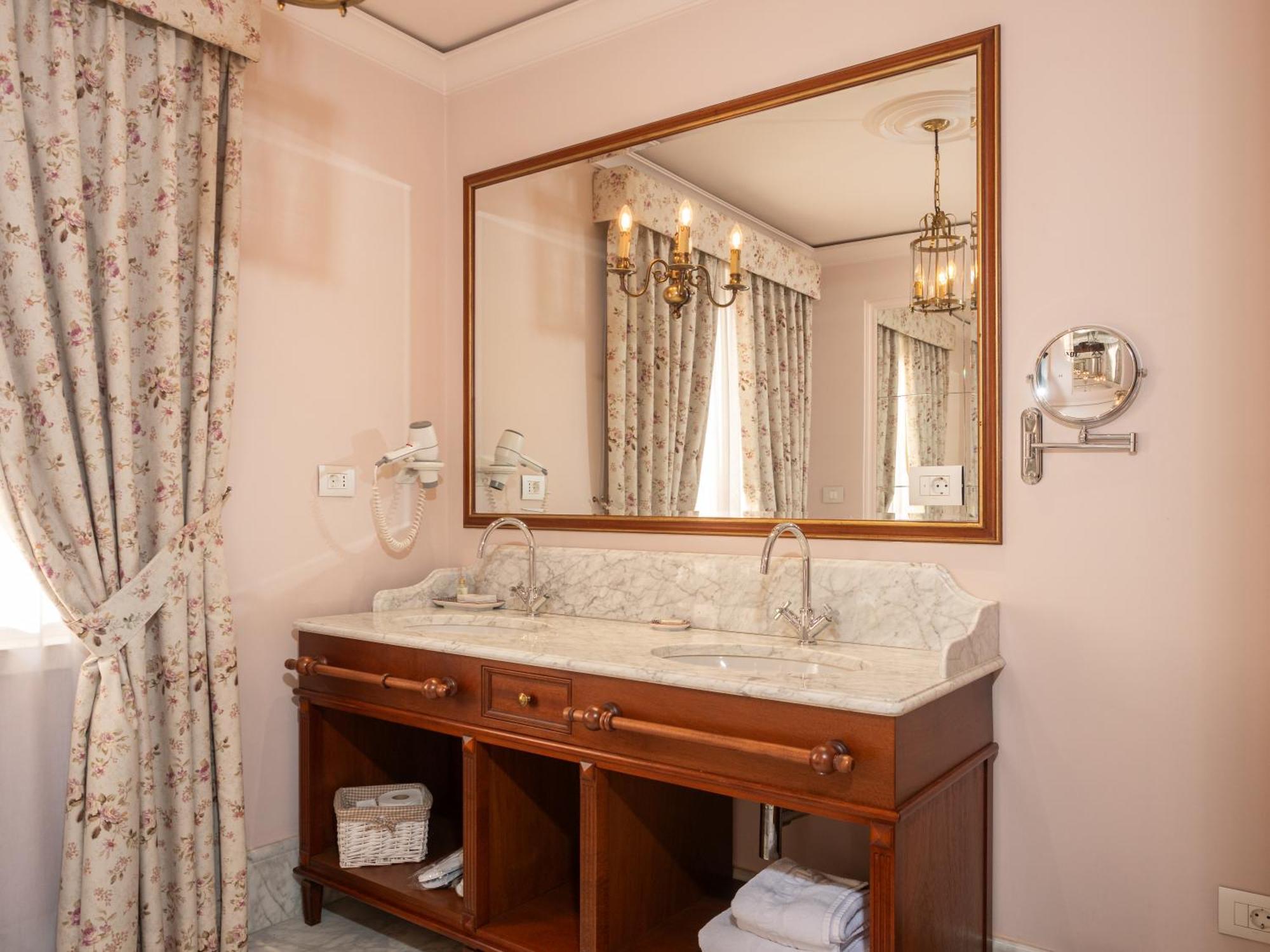 Ebel Boutique Hotel Tiranë Ngoại thất bức ảnh