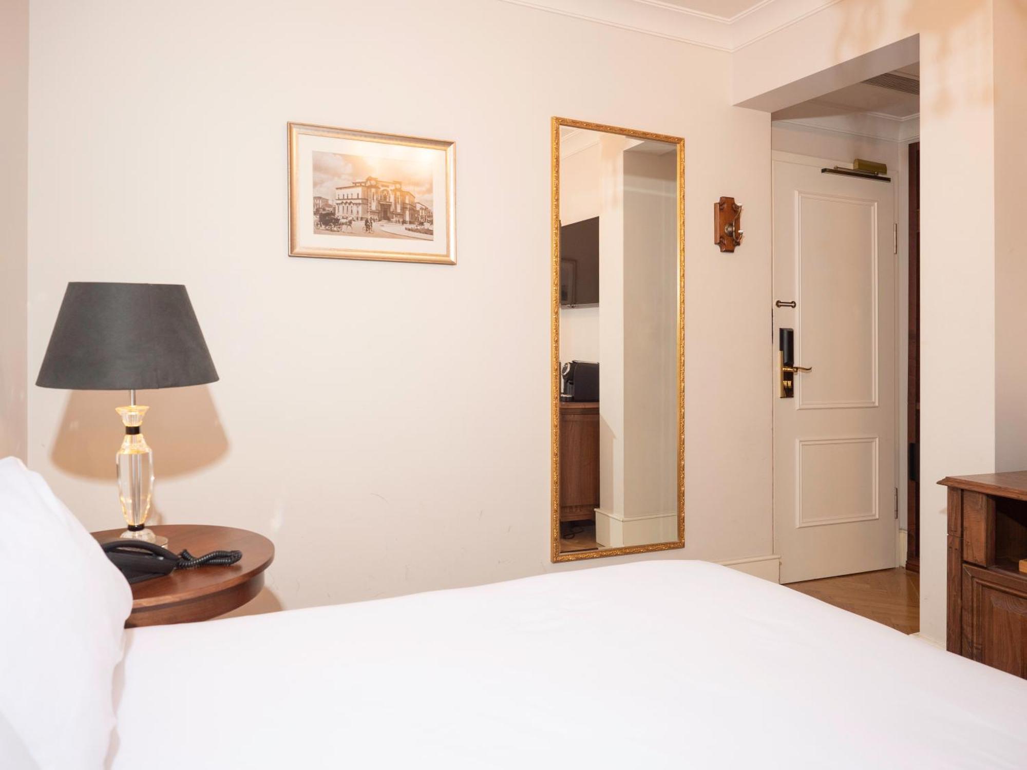 Ebel Boutique Hotel Tiranë Ngoại thất bức ảnh