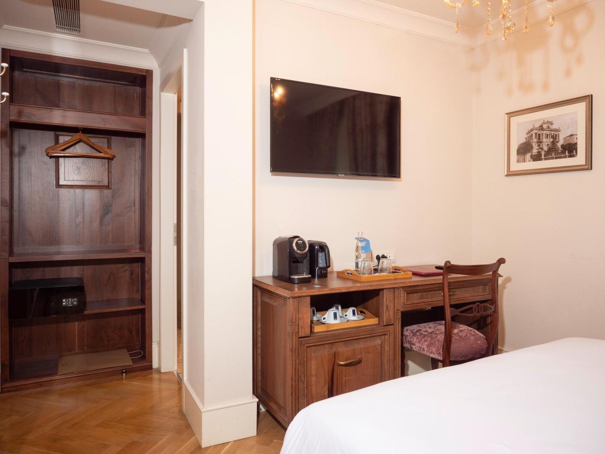 Ebel Boutique Hotel Tiranë Ngoại thất bức ảnh