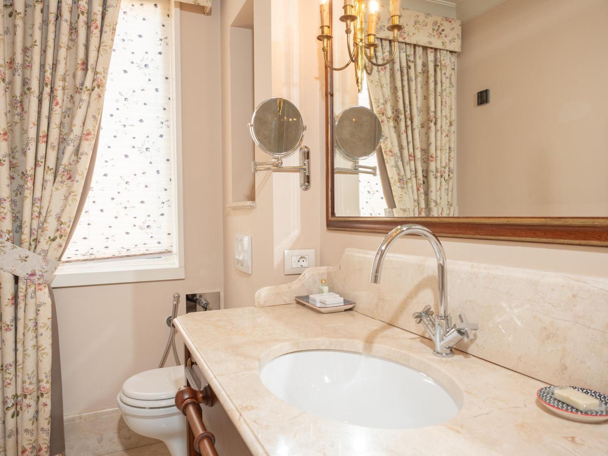 Ebel Boutique Hotel Tiranë Ngoại thất bức ảnh